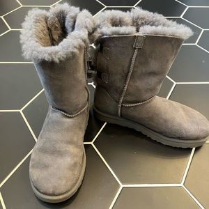 Women’s UGG Bailey style in Gray sz 8